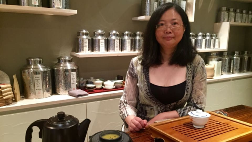 An Meng-Lin Chous Tisch versammeln sich täglich Teeliebhaber.