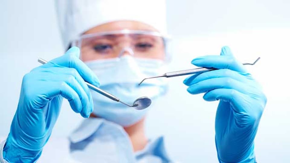 Ein guter Zahnarzt setzt 150 bis 300 Implantate pro Jahr.