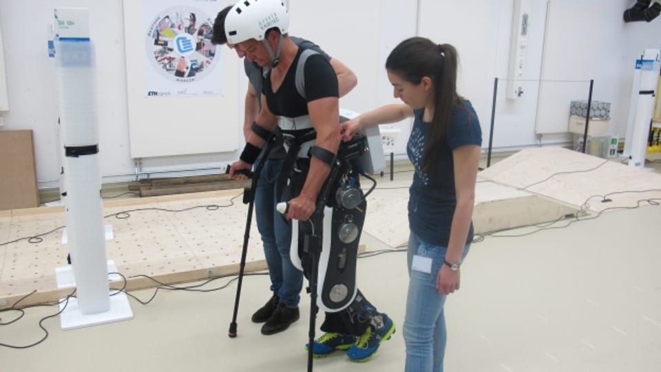 Das Training mit dem Roboteranzug ist hart und schweisstreibend.