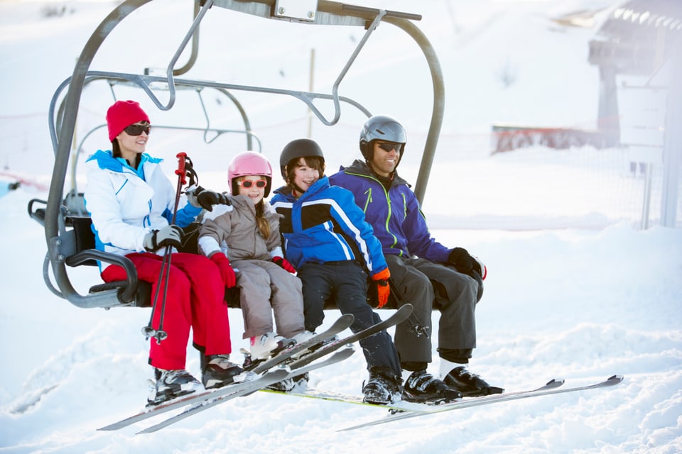 Es lohnt sich früh genug eine Ski- oder Snowboardausrüstung zu mieten!