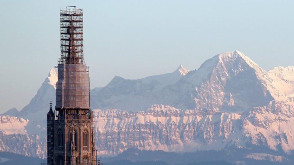 Berge bleiben - Sandstein-Denkmäler wie das Berner Münster muss man aktiv schützen.