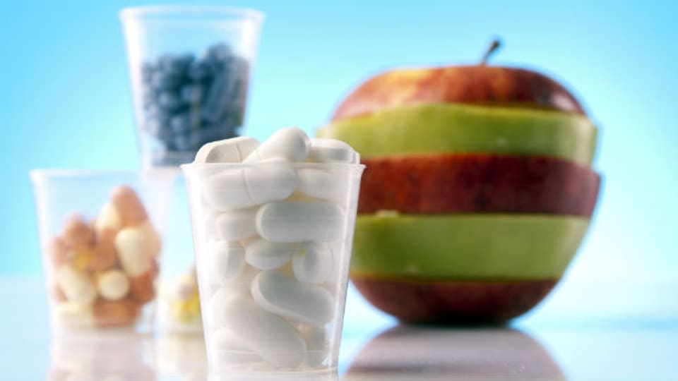 Nahrungsergänzungsmittel sind keine Arzneimittel, sind aber oft im Grenzbereich zwischen Lebensmitteln und Medikamenten angesiedelt.