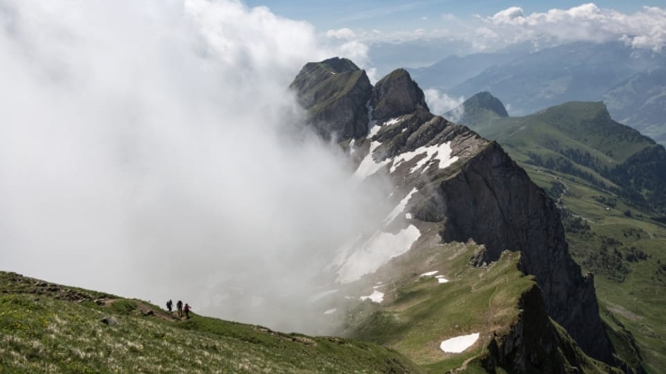 Nebelumhüllte Gauschla oberhalb Truebbach im St. Galler Oberland.