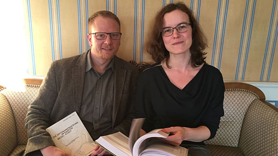 Jürgen Mischke und Inga Siegfried vom Namenbuch Basel-Stadt