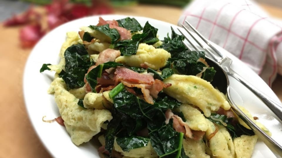 Winterliches Wohlfühlgericht - Pizokel mit Speck und Schwarzkohl.