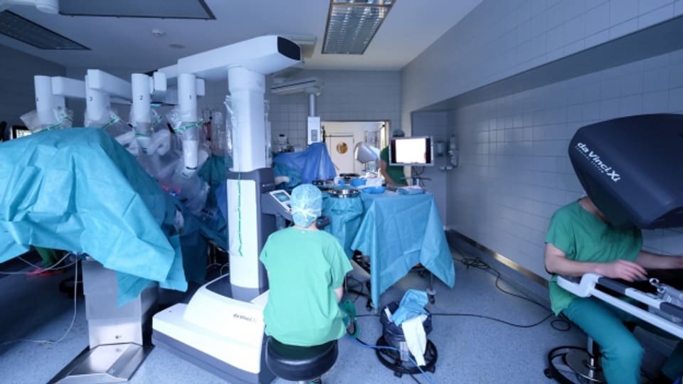 Seit Februar 2017 Realiät: Operieren mit dem «DaVinzi Xi-System» in einem Hamburger-Spital.