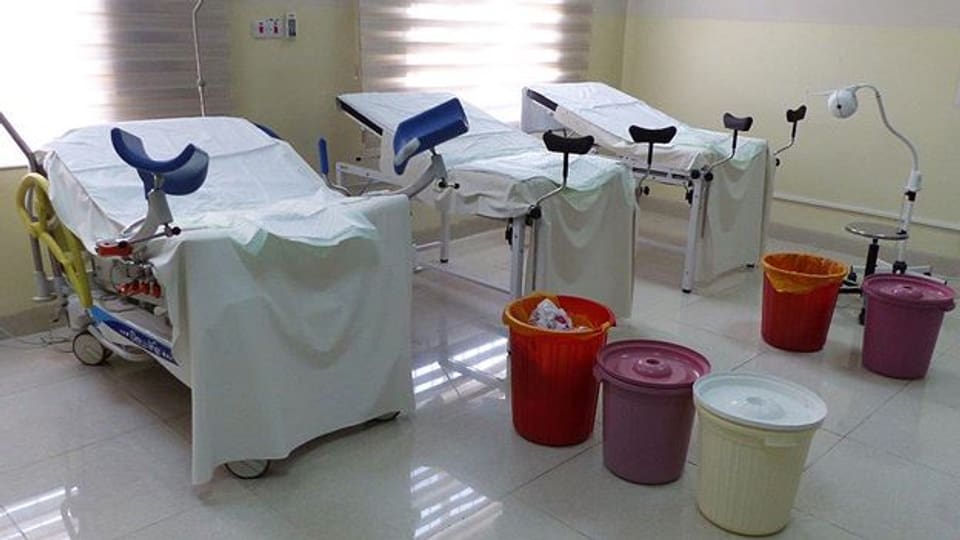 Geburtszimmer in der Klinik im irakischen Tal Maraq