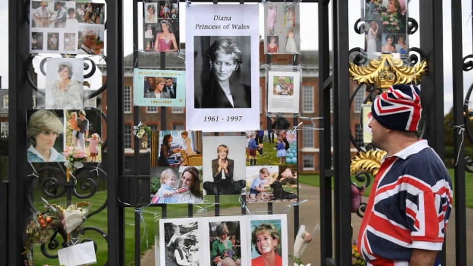 Kensington Palace, London: Ununterbrochene Sympathie für Prinzessin Diana zum 20. Todestag.