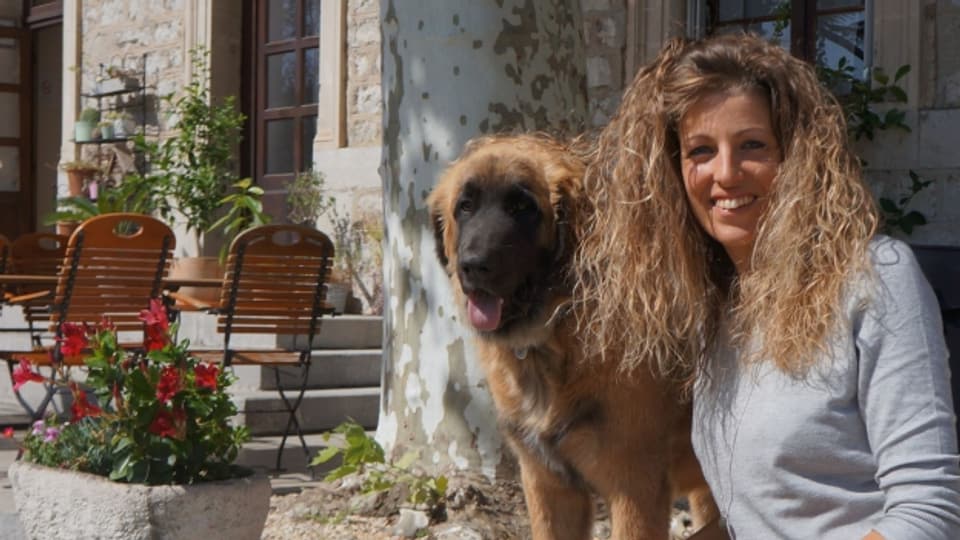 Stefanie Eigenmann, die ihre spärliche Freizeit mit Hundespaziergängen verbringt.