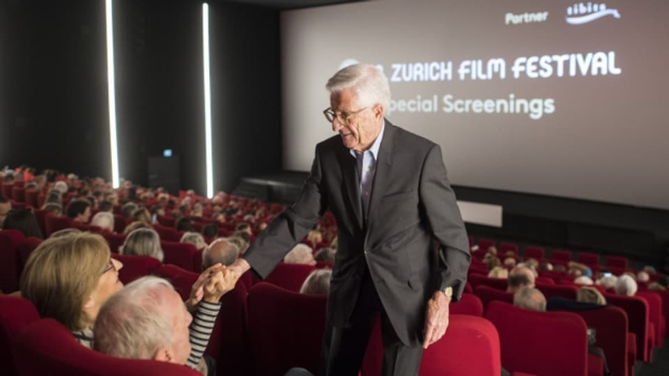 Der Schweizer Regisseur Rolf Lyssy (81) begrüsst am Zurich Film Festival das Publikum seines neuen Films «Die letzte Pointe».
