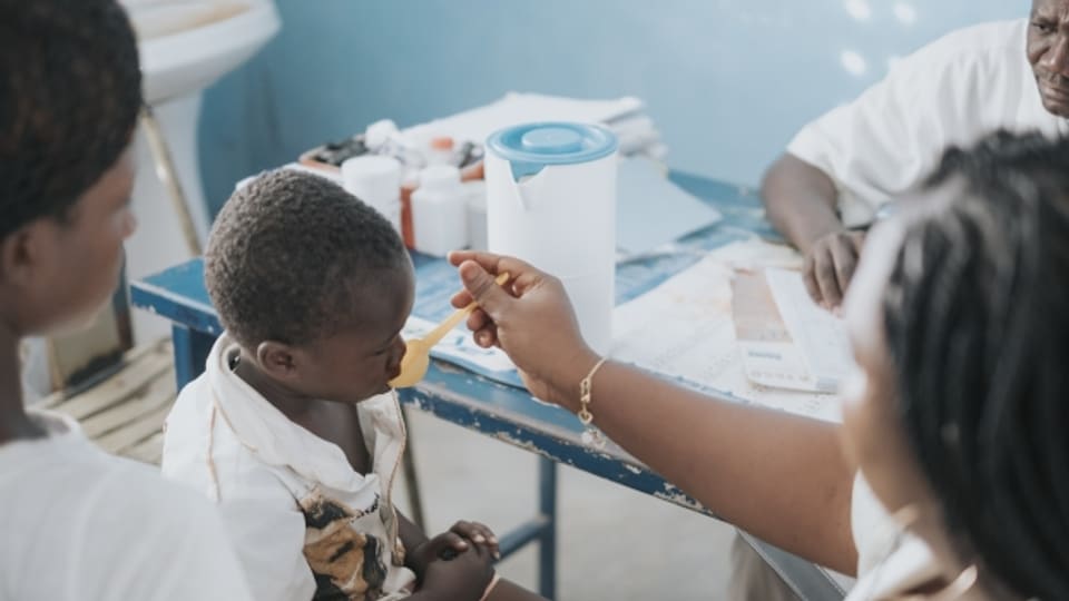 Dank der neuen App von «Terre des hommes» erhalten Kinder in Burkina Faso genauere Medizin.