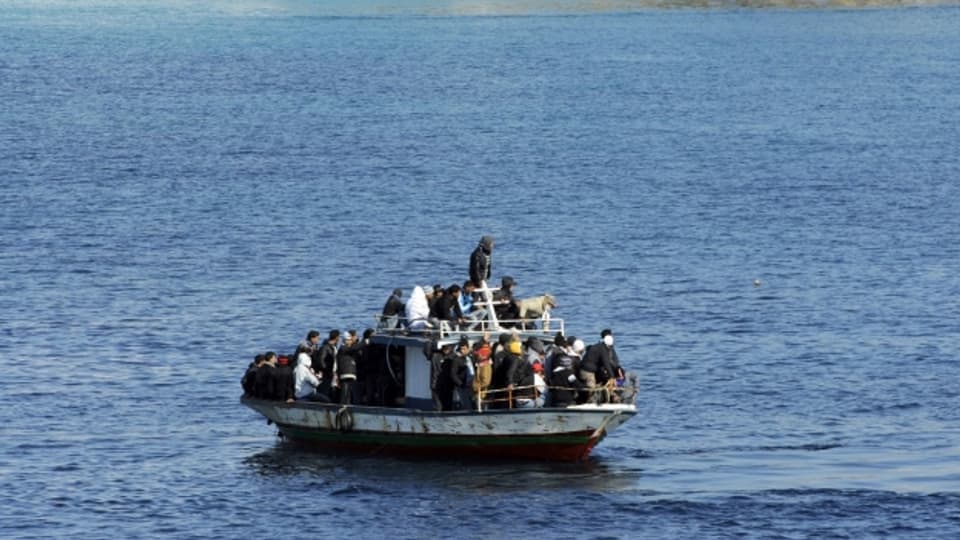 Flüchtlingsboot auf dem Mittelmeer.