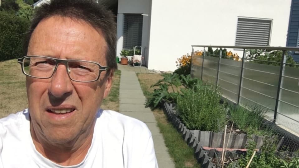 SRF 1-Hörer Willi Fischer aus Kleinbösigen - Die Kräuter für sein Lieblingsrezept wachsen im eigenen Garten.