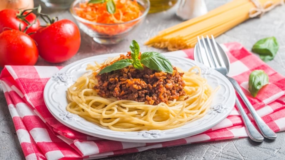 In Bologna isst man nicht Spaghetti, sondern Tagliatelle zur Bolognese-Sauce.