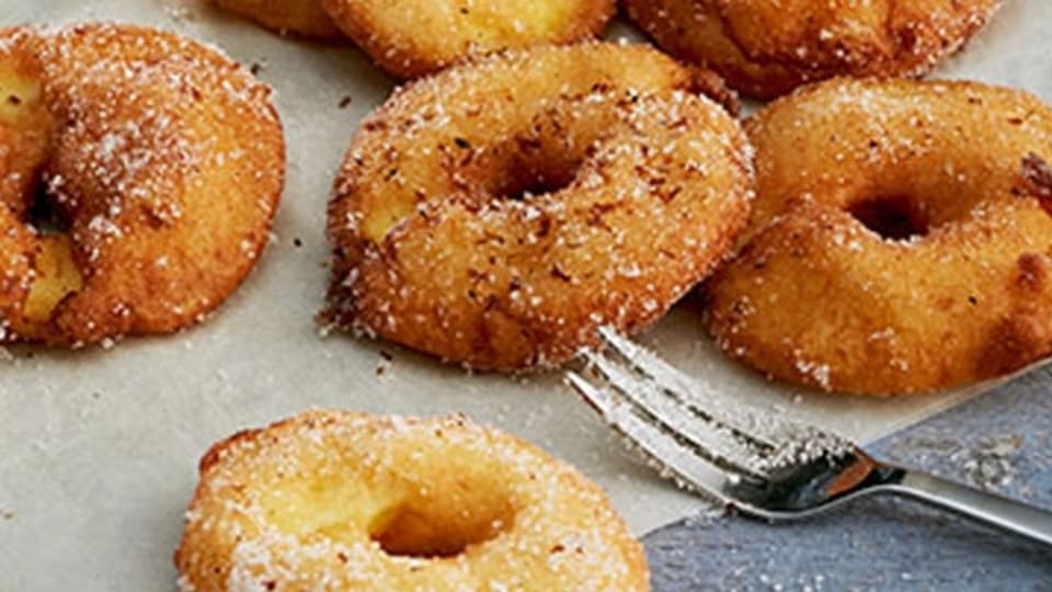 Perfekt für den Herbst: Apfelküchlein - A point - SRF Perfekt für den Herbst: Apfelküchlein - A point - SRF