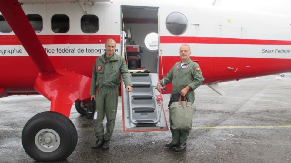 Eingespieltes Team: Pilot Zoltan Horvath und Swisstopo Flugdienstleiter Hanspeter Gautschi.