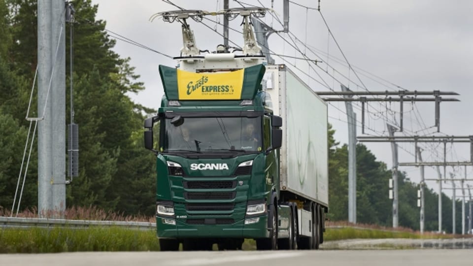 Vielleicht schon bald auf Schweizer Strassen; Lastwagen mit Oberleitung.