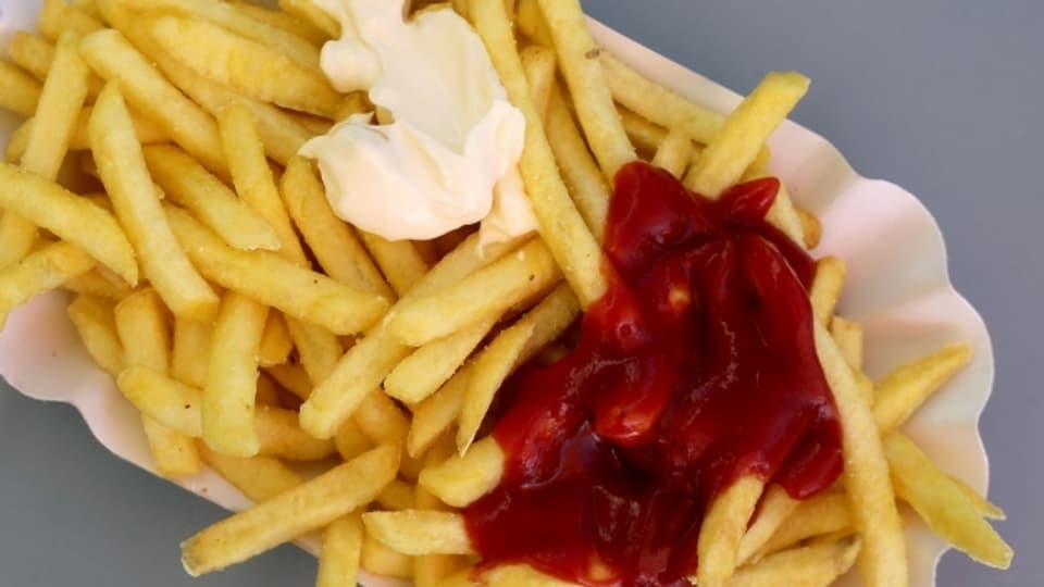 Text zum Bild: Mayonnaise und Ketchup gehören oft zu den geheimen Essgelüsten