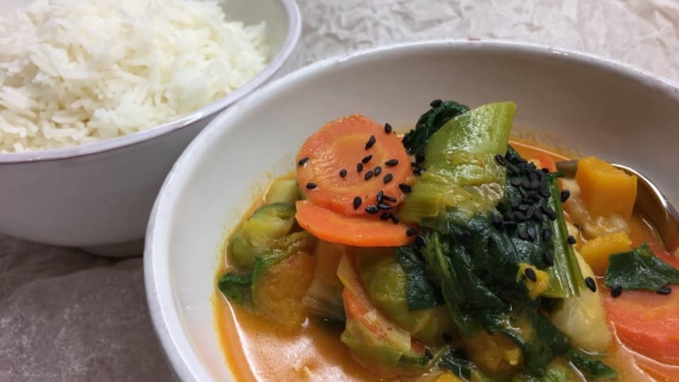 Statt Fast Food: Schnelles Thai-Curry mit Wintergemüse.
