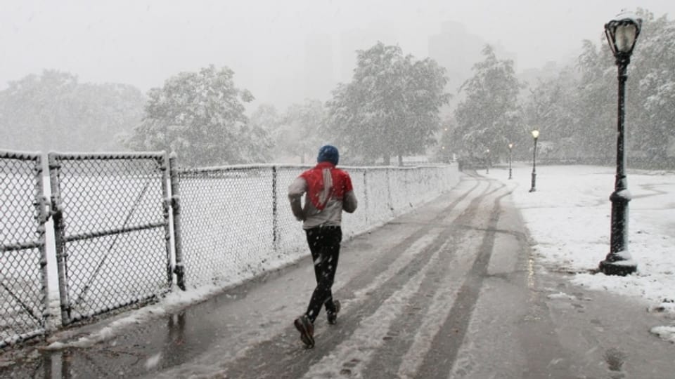 Regelmässig Sport treiben: ein guter Vorsatz. Doch bereits das Wetter bringt viele Motivierten vom eingeschlagenen Weg ab.