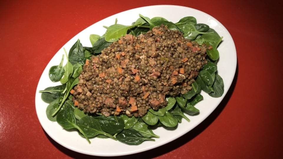 Salat mit Puy-Linsen und geräucherter Forelle - A point - SRF