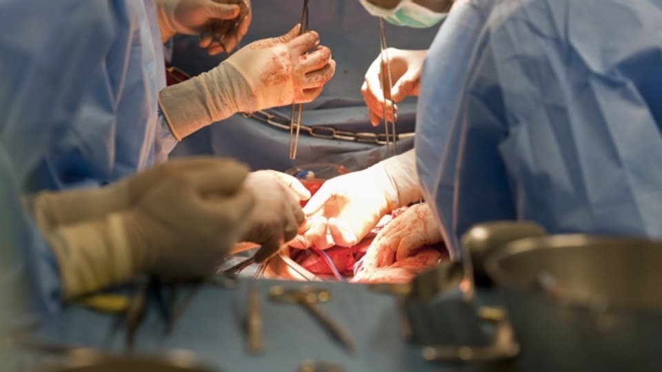 Vor 50 Jahren wurde in der Schweiz zum ersten Mal ein Herz transplantiert – heute ist es ein Routine-Eingriff.