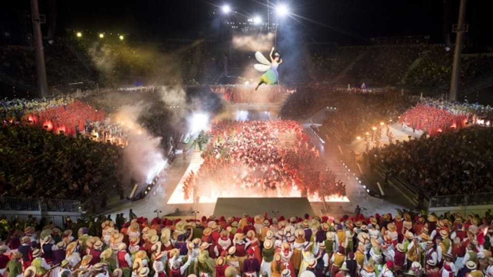 Die Arena fasst 20'000 Menschen und bildet das Herzstück des Festes.