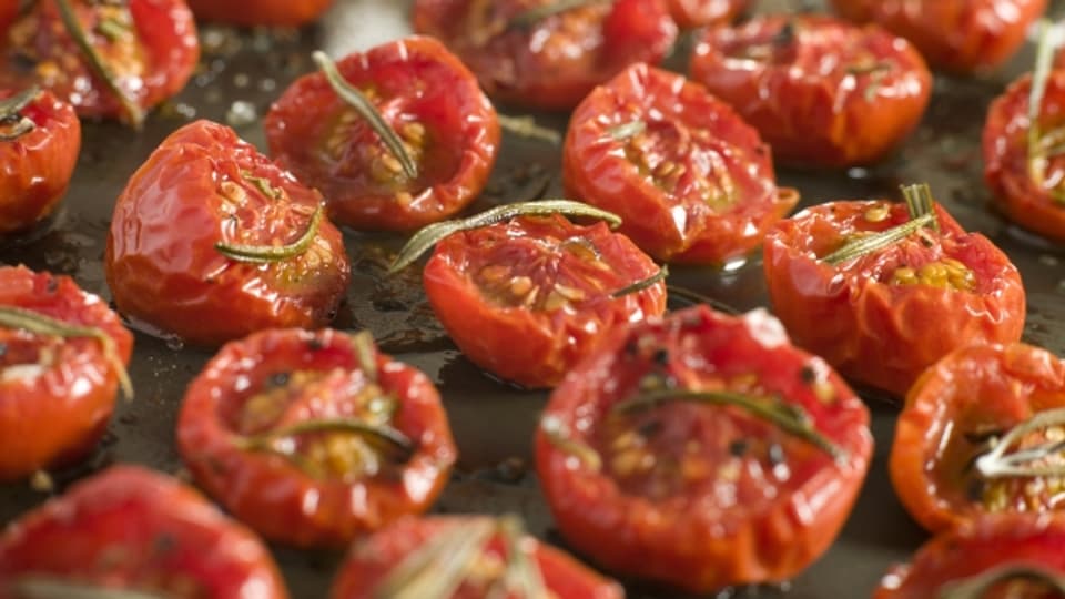 Getrocknete Tomaten verstärken den Geschmack einer Tomatensauce.