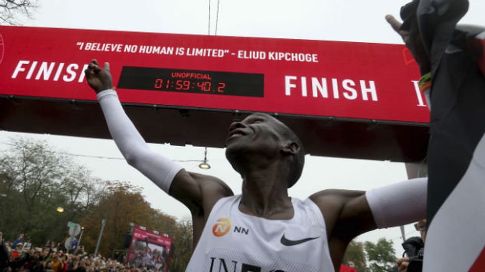 «Zahlen engen uns ein», sagte Eliud Kipchoge und sprenge die Marathongrenze von zwei Stunden.