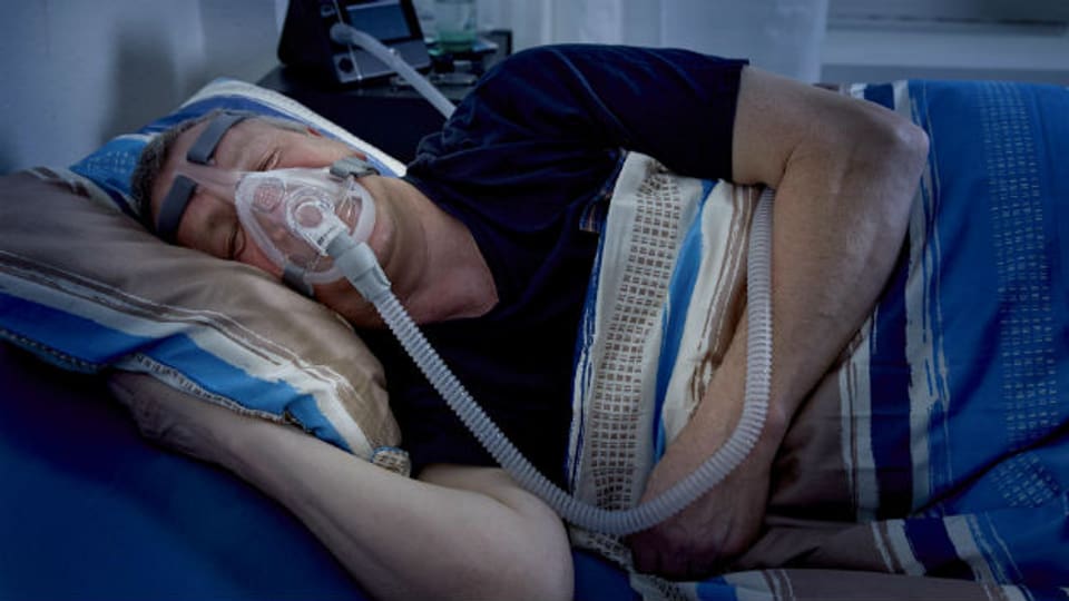 Gut vorstellbar, dass die CPAP-Maske den Schlaf stören kann.