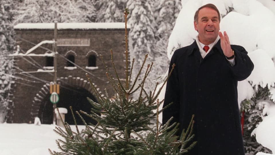 Die Neujahrsrede von Adolf Ogi am 1.1.2000 vor dem Lötschbergtunnel, hat Kultstatus erreicht.