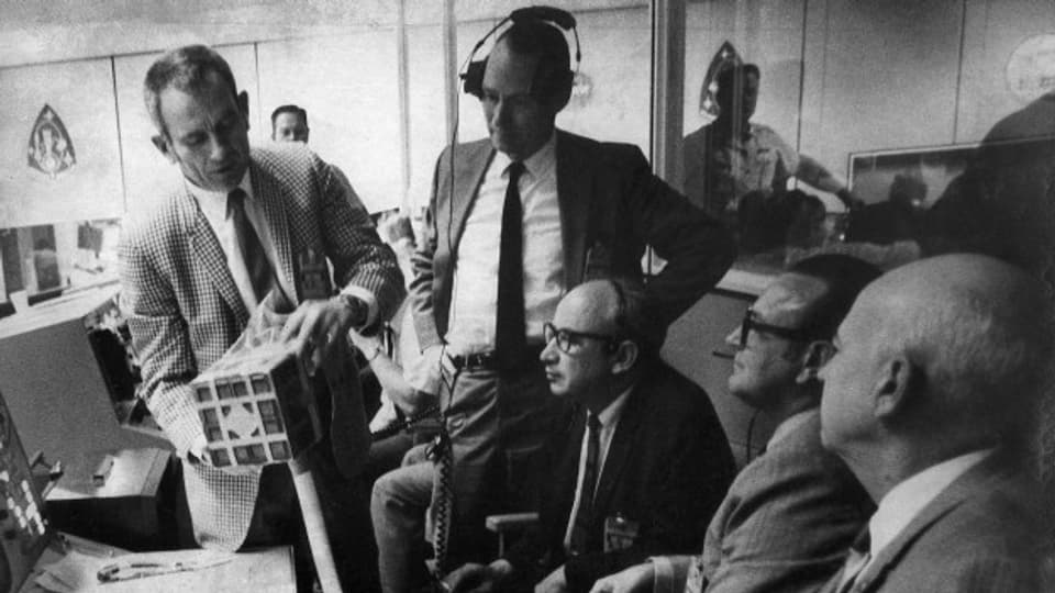 Bei der Rettungsaktion von Apollo 13 waren die Männer im Kontrollzentrum in Houston gefordert.