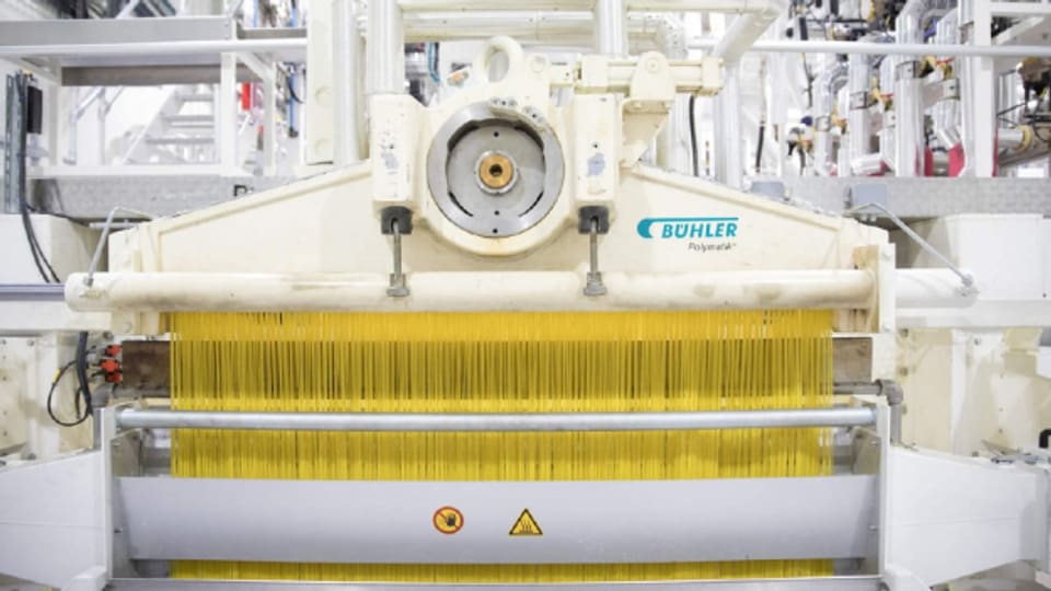 Diese Maschine kann in einer Stunde tausende von Kilos Teigwaren produzieren.