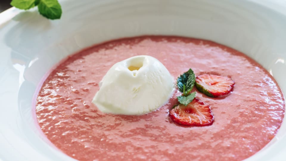 Erdbeeren sind auch pikant ein Gaumenschmaus: Zum Beispiel in Form einer kalten Suppe.