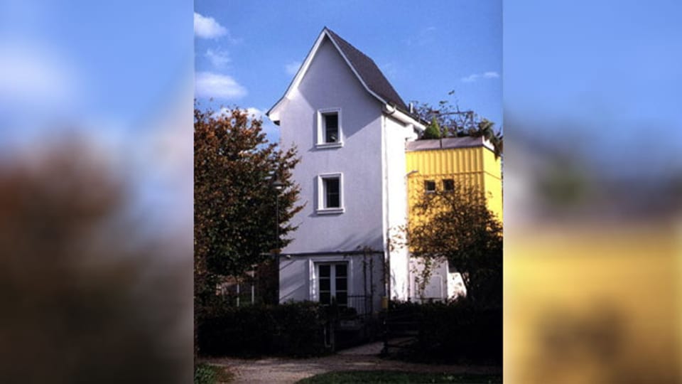 Im Trafohaus daheim: Hier lebt seit 22 Jahren Paul Fischler.