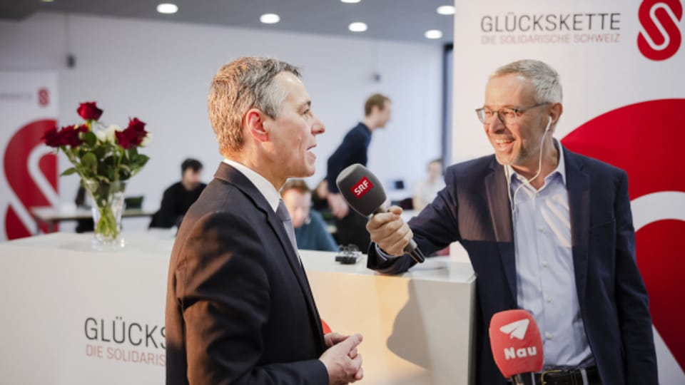 Bundespräsident Ignazio Cassis mit Radiomoderator Daniel Fohrler.