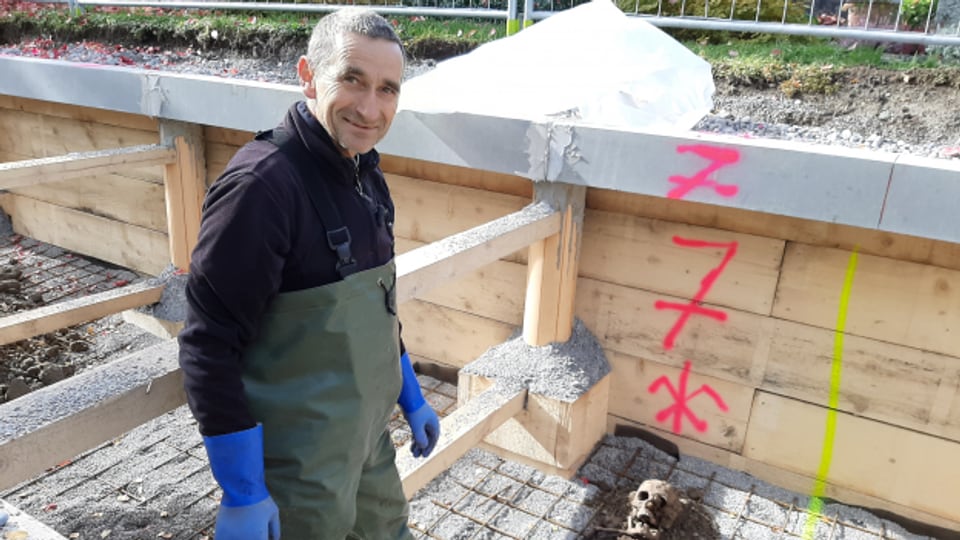 Exhumator Heinz Wicki kennt jeden Knochen des menschlichen Körpers.