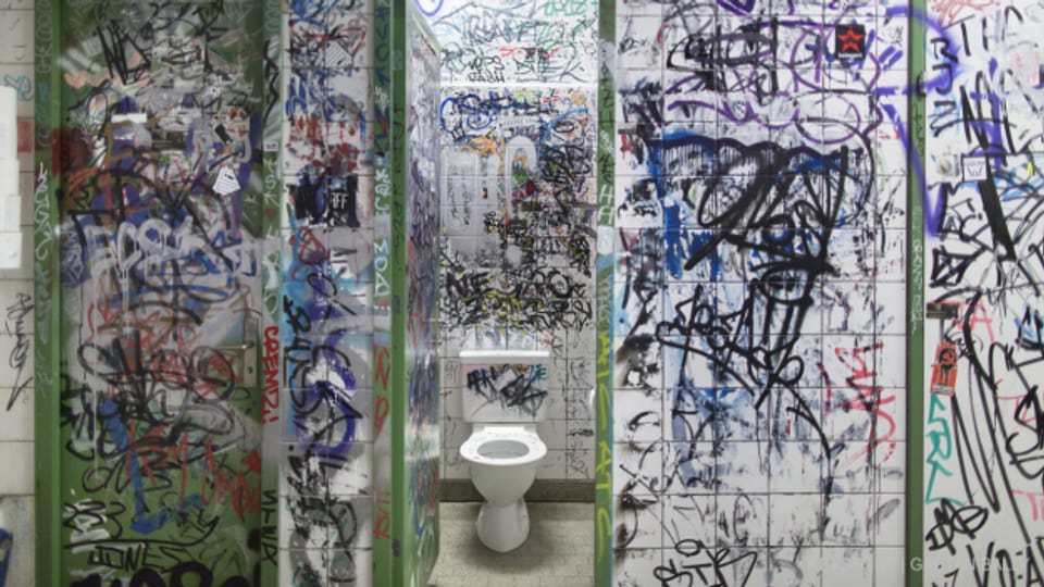 Nicht von Hundertwasser, sondern die öffentliche Toilette im Kulturzentrum «Rote Fabrik» Zürich.