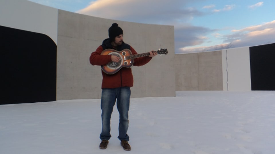 Pascal Gamboni erklärt bei Swissmade seinen Winter-Song «Liung unviern»