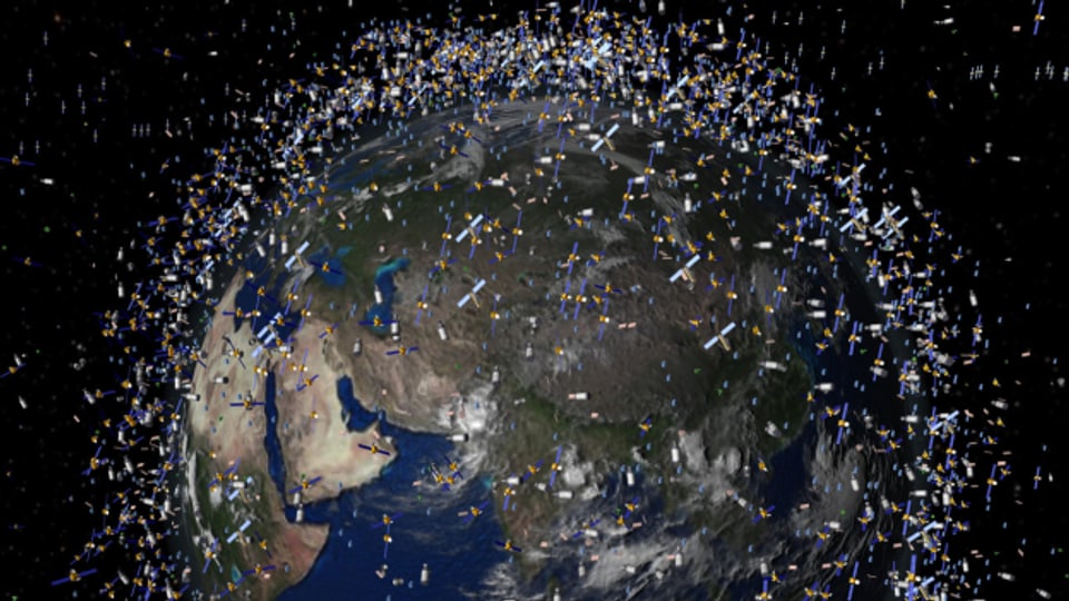 Die Computervisualisierung der ESA zeigt Müll früherer Weltraummissionen, der neben intakten Satelliten um die Erde kreist.