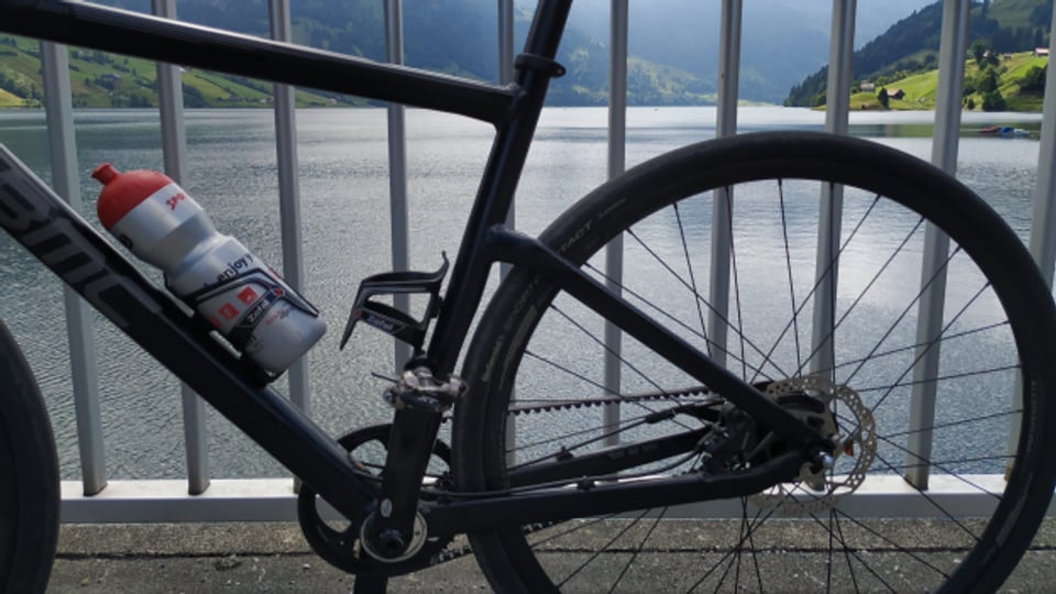 Mit dem Cravelbike auf den Nebenstrassen unterwegs.