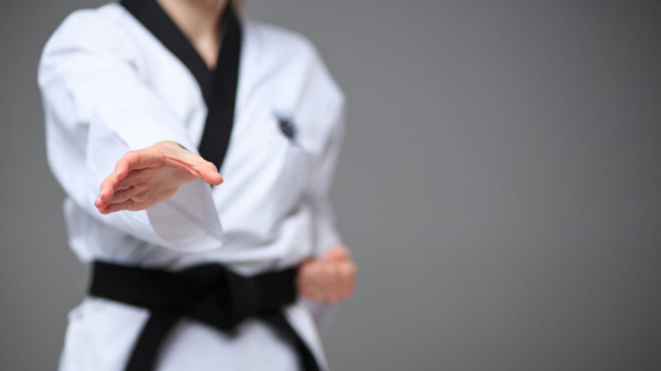 Karate ist für Frauen und Männer, unabhängig vom Alter, geeignet.