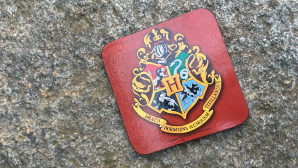 Wappen haben eine grosse Bedeutung für die Besitzenden: Wappen der Hogwartsschule für Zauberei und Hexerei in «Harry Potter»
