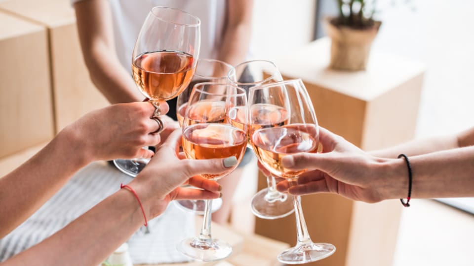 Mit wenig trockenem Weisswein, Rosé oder Champagner brût dürfen auch Diabetiker anstossen.