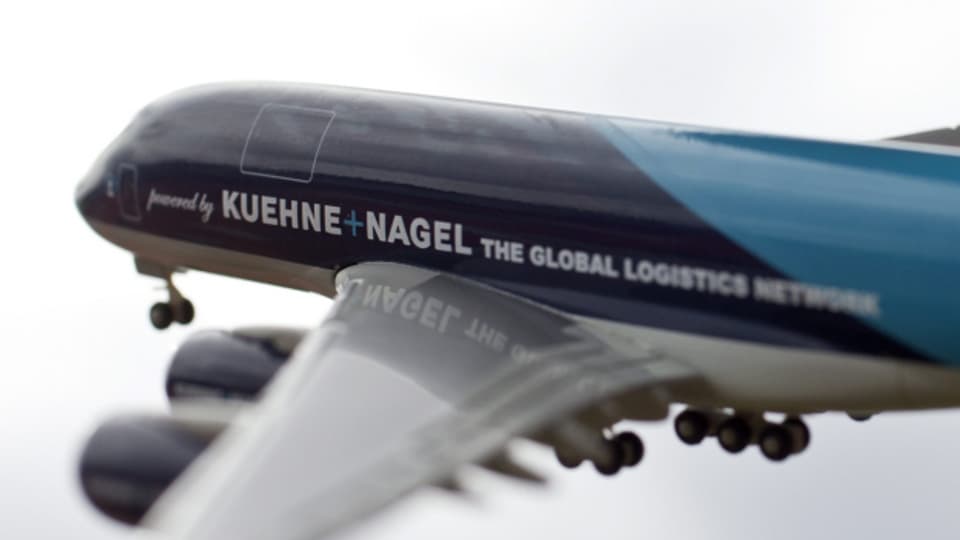 Der Schweizer Logistikkonzern Kühne und Nagel sistiert seine Lieferungen nach Russland.