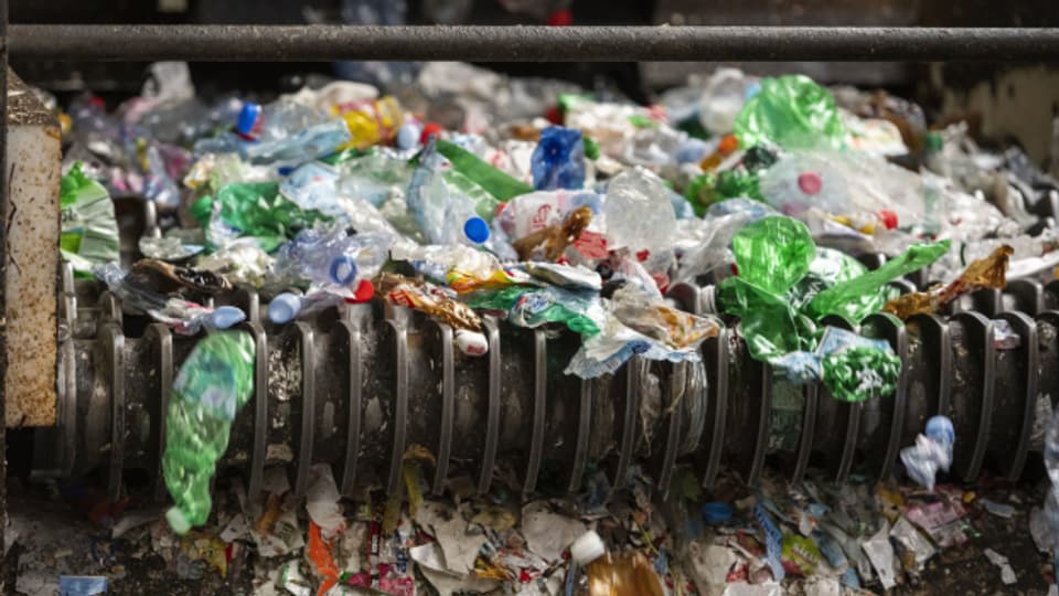 Eine Anlage, die Plastik recycelt