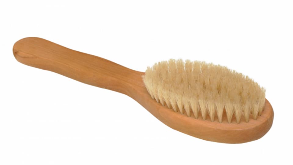 Haarbürsten aus Holz sollten gepflegt werden, damit sie möglichst lange halten.