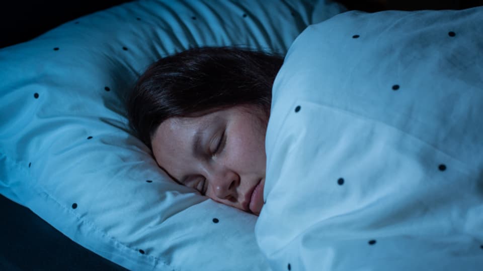Einschlafen, durchschlafen, zu früh wach - wir haben oft auch sehr hohe Erwartungen an unseren Schlaf.