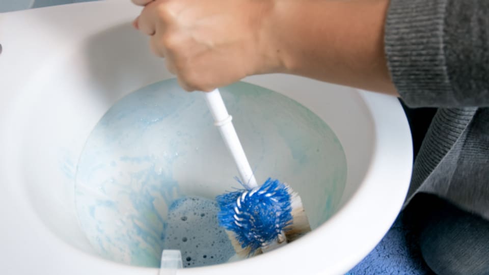 Regelmässige Reinigung ist ein guter Schutz vor Urinstein.
