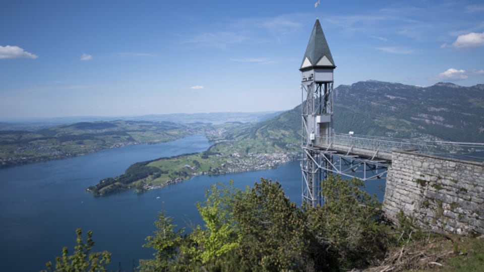 Blick auf den Vierwaldstättersee vom Bürgenstock mit Hammetschwand Lift